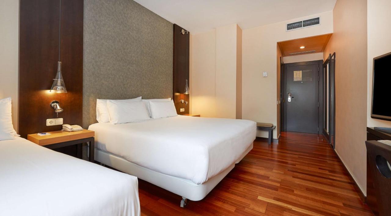 เอ็นเอช บาร์เซโลนา เอชัมเปล Hotel ภายนอก รูปภาพ