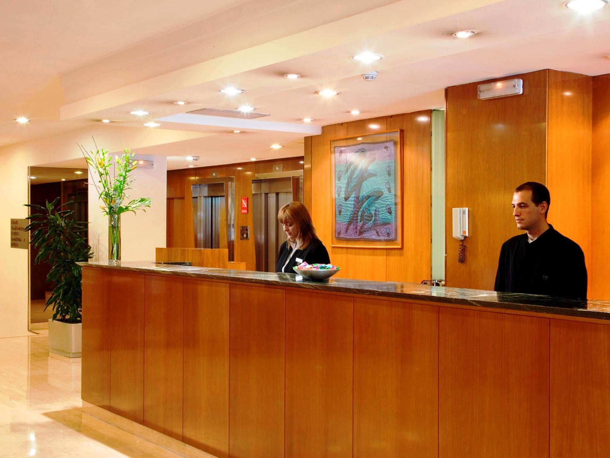 เอ็นเอช บาร์เซโลนา เอชัมเปล Hotel ภายนอก รูปภาพ