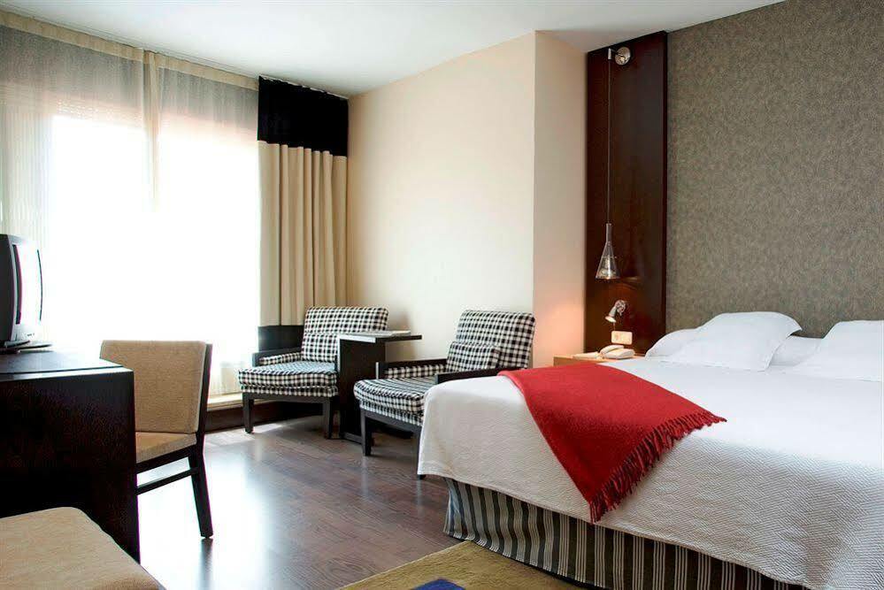 เอ็นเอช บาร์เซโลนา เอชัมเปล Hotel ภายนอก รูปภาพ