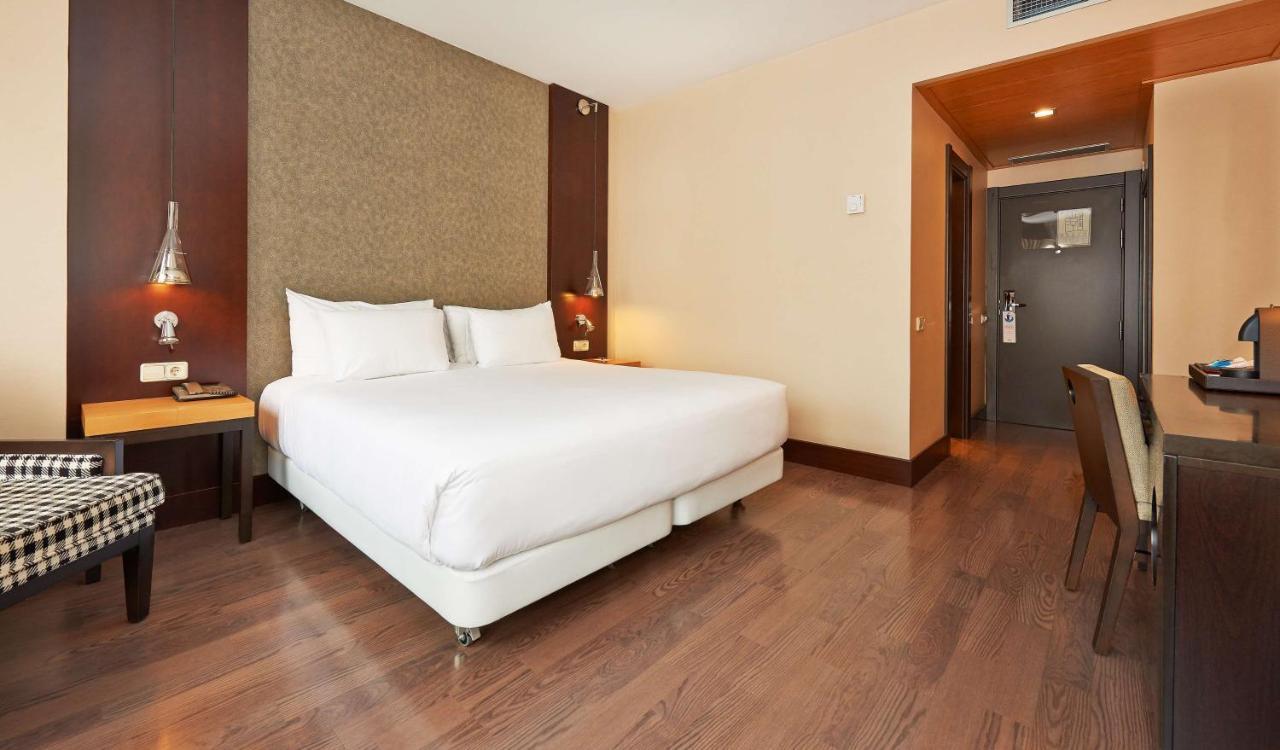เอ็นเอช บาร์เซโลนา เอชัมเปล Hotel ภายนอก รูปภาพ